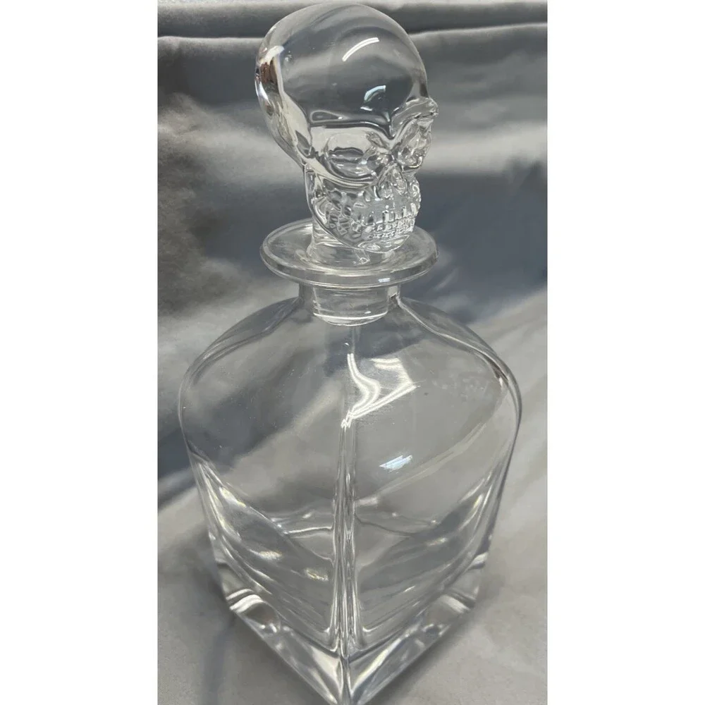 Skull Whiskey Decanter 24 oz Glass Barware w/ Stopper Heavy Halloween Gift Decor